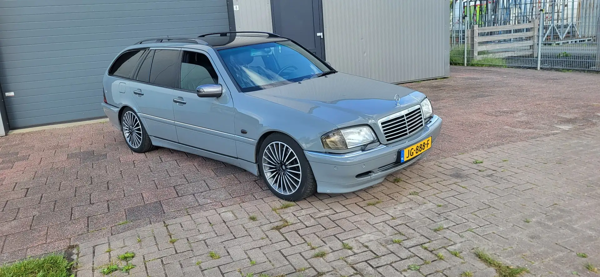 Mercedes-Benz C 240 Sport siva - 1