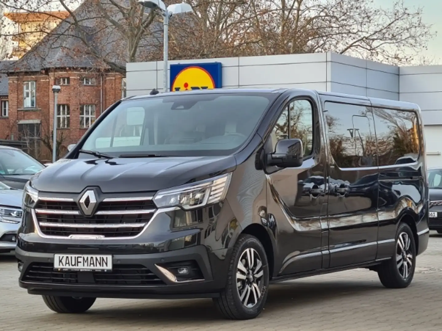 Renault Trafic Grand SpaceClass 2.0 BLUE dCi 170 EDC Schwarz - 2