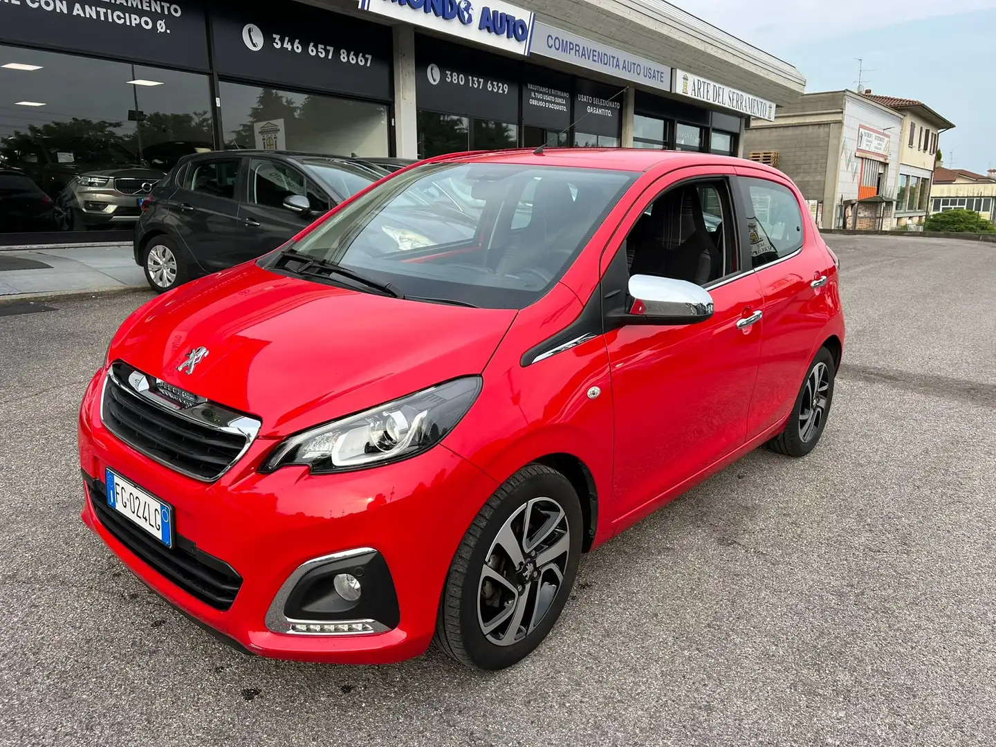Peugeot 108 5p 1.0 vti Active etg5 E6 *retrocamera* *sensori* Červená - 1
