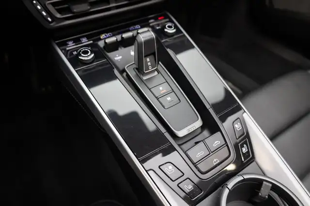 Porsche 911 view 16