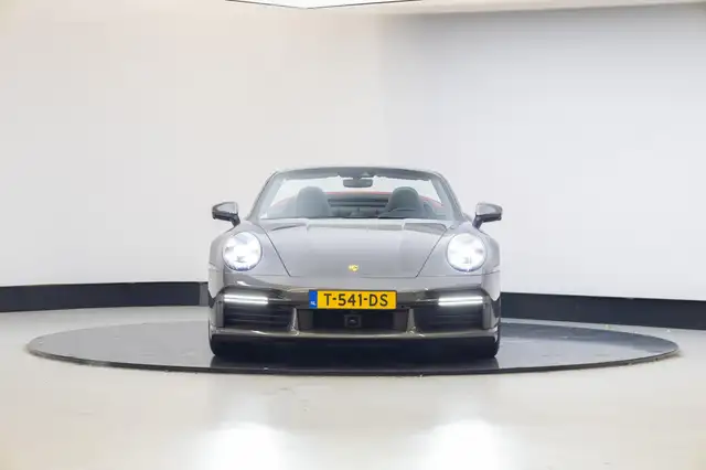 Porsche 911 view 30