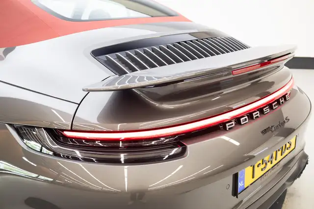 Porsche 911 view 27
