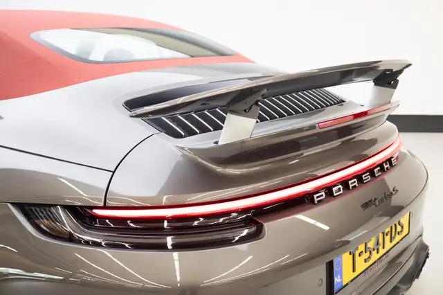 Porsche 911 view 28