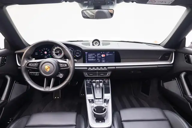 Porsche 911 view 7