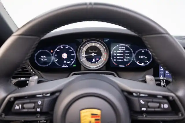 Porsche 911 view 21