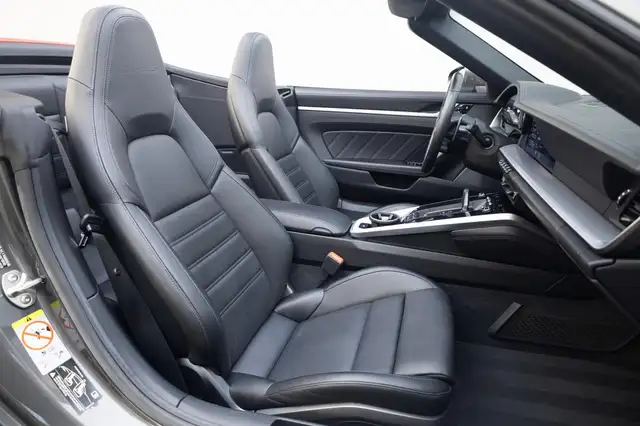 Porsche 911 view 9