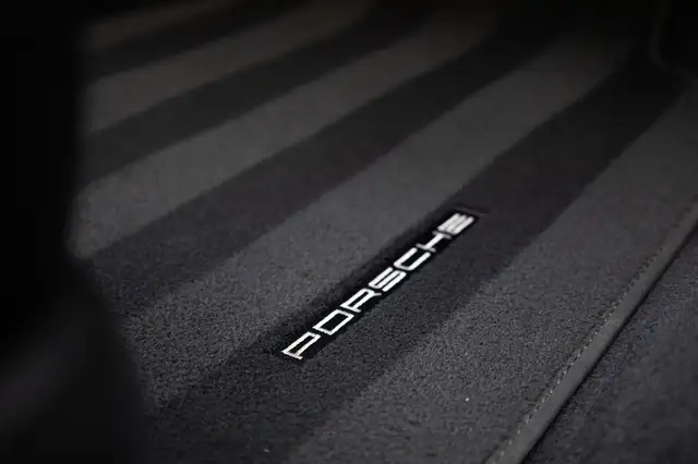 Porsche 911 view 13