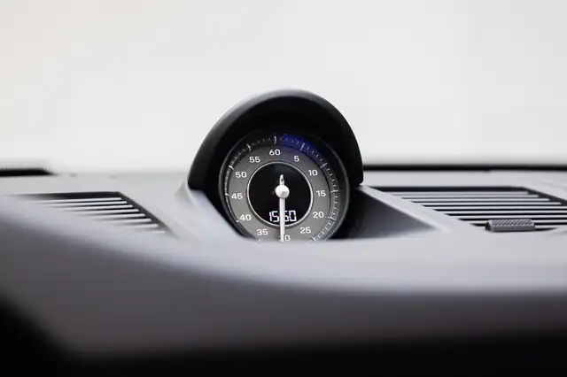 Porsche 911 view 26