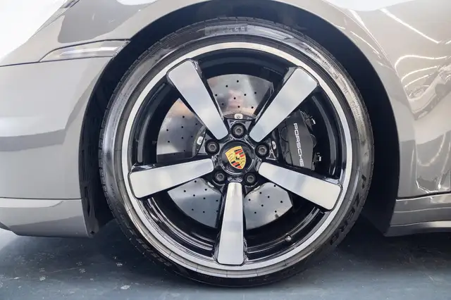 Porsche 911 view 29