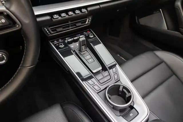 Porsche 911 view 15