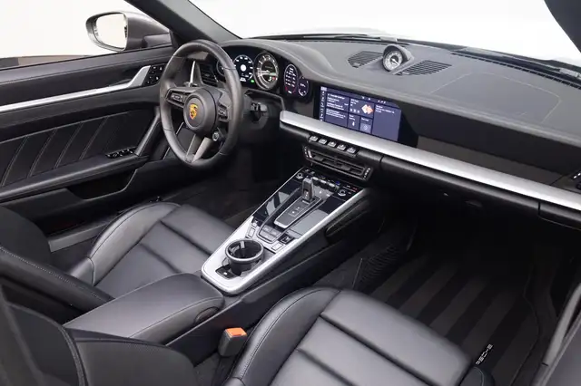 Porsche 911 view 12