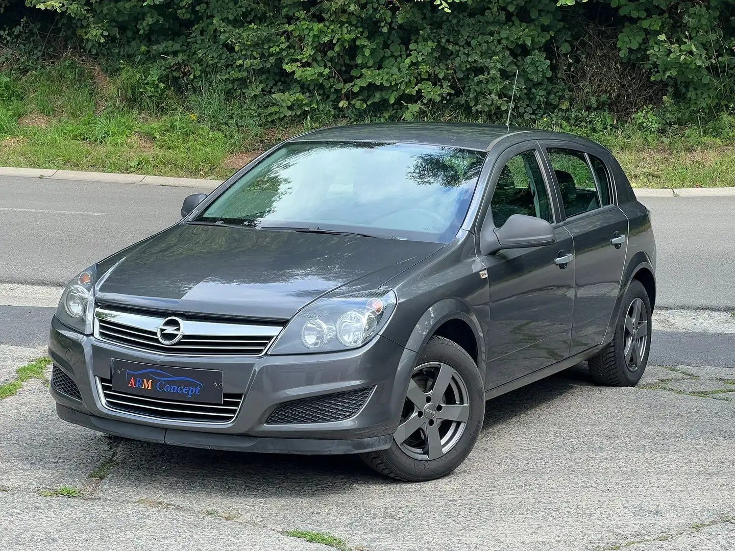 Opel Astra H 1.4i essence 10/2009 prête à immatriculer - 1