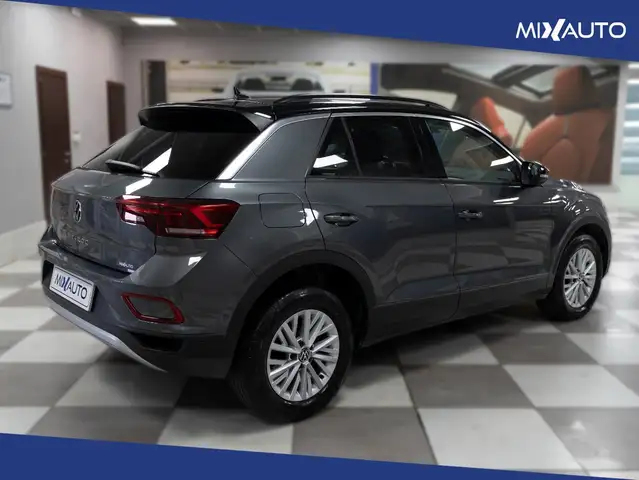 Volkswagen T-Roc view 5