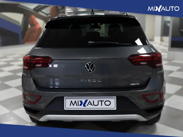Volkswagen T-Roc view 4