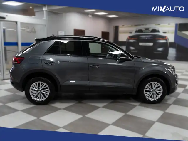 Volkswagen T-Roc view 6