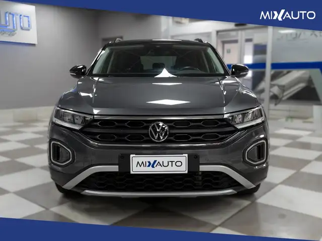 Volkswagen T-Roc view 2