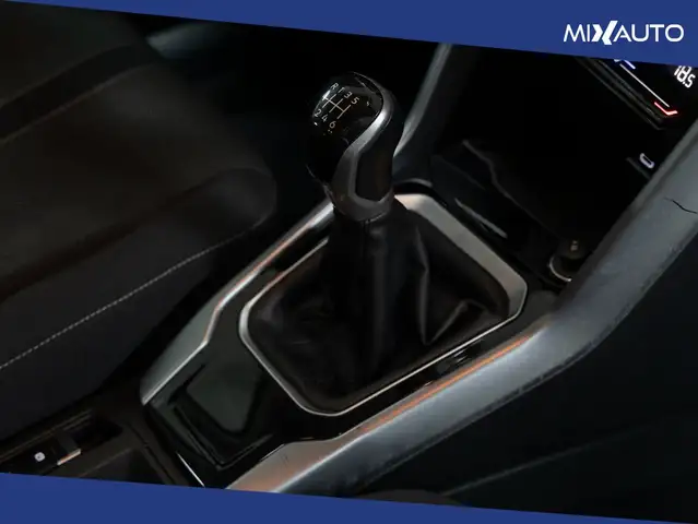 Volkswagen T-Roc view 13