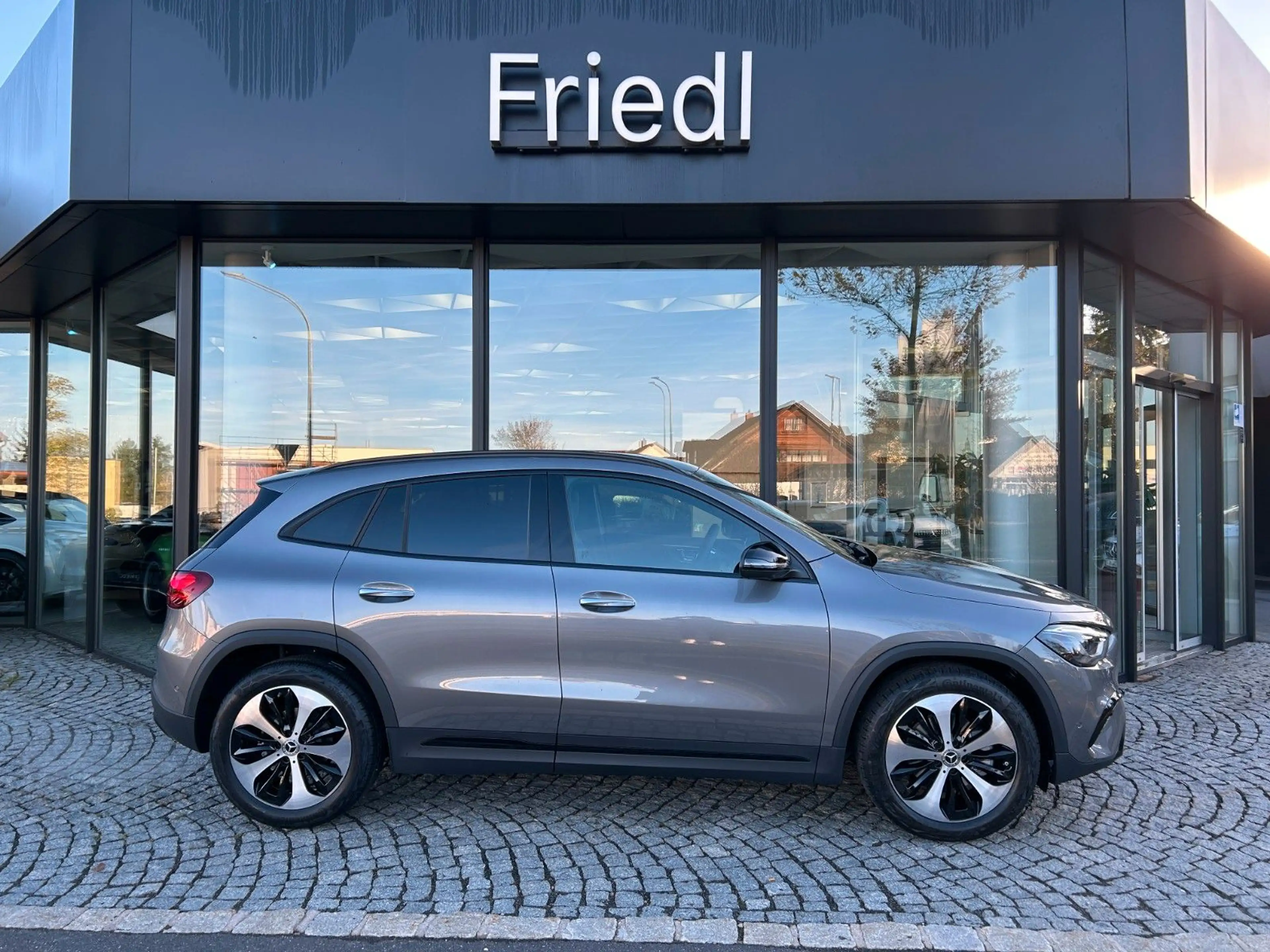 Mercedes-Benz GLA 200 EDITION PROGRESSIVE,NIGHT,360,WINTER — photo 2