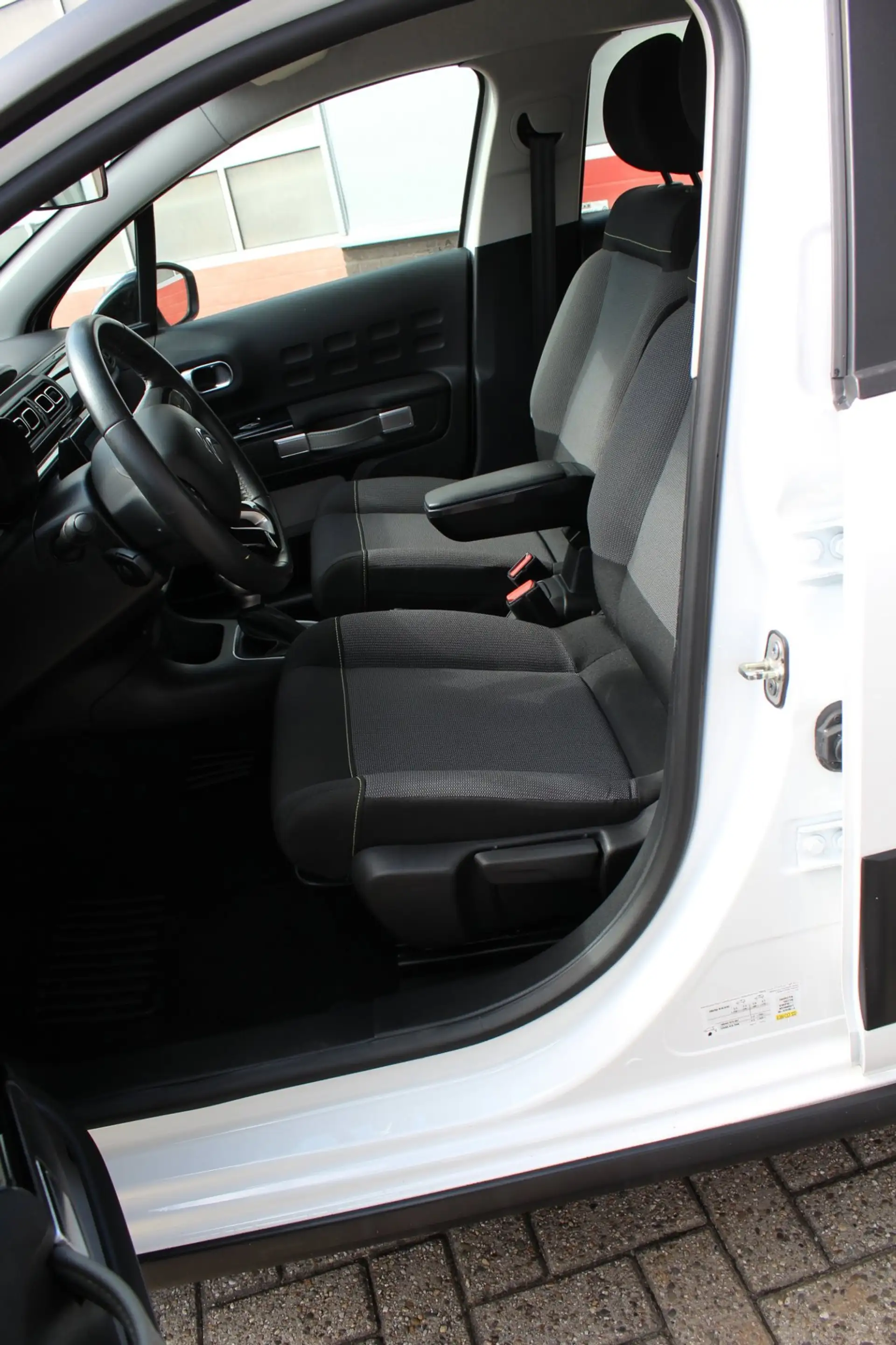 Citroen C3 1.2 PureTech Feel Edition — photo 12
