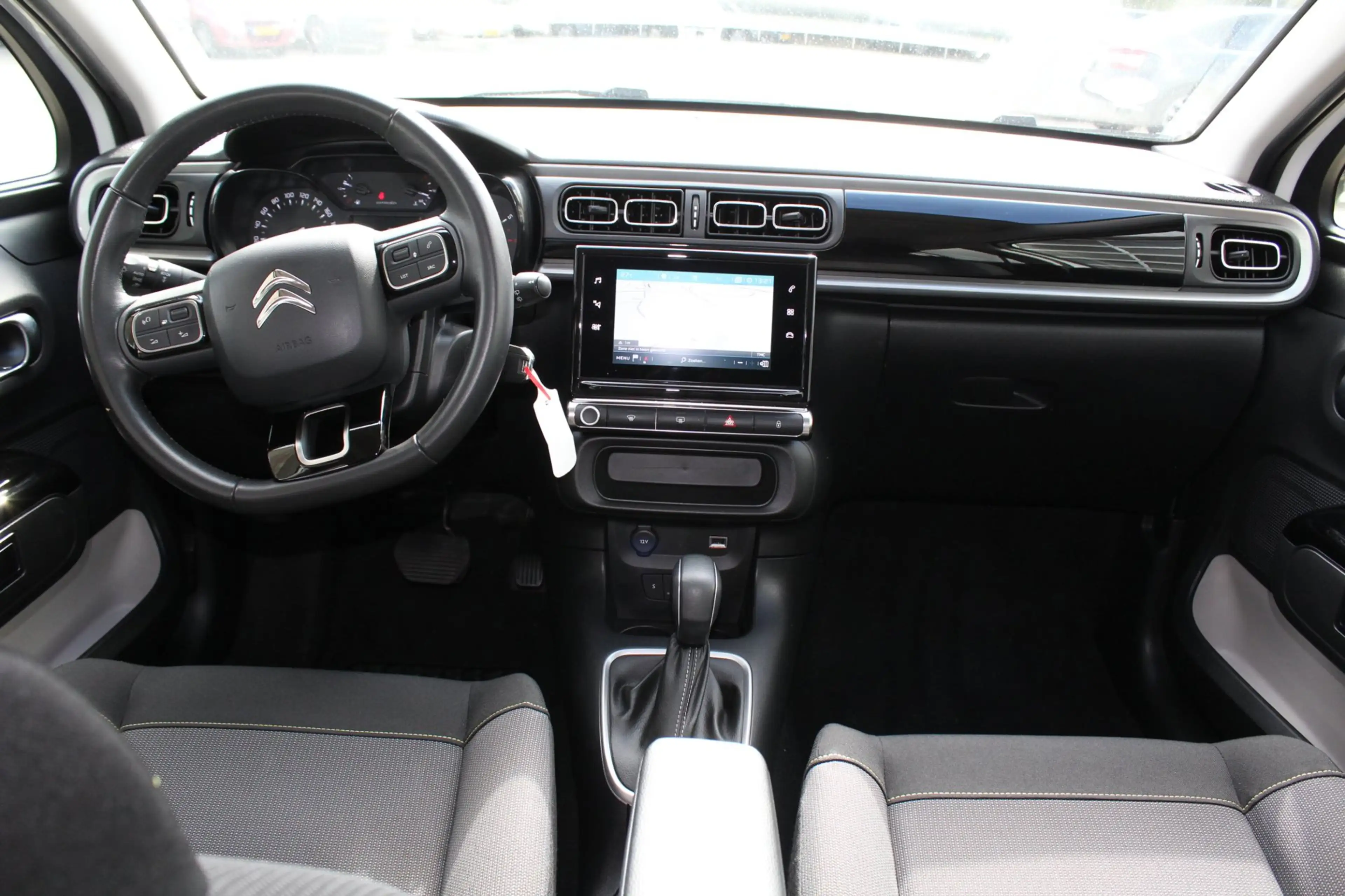 Citroen C3 1.2 PureTech Feel Edition — photo 9