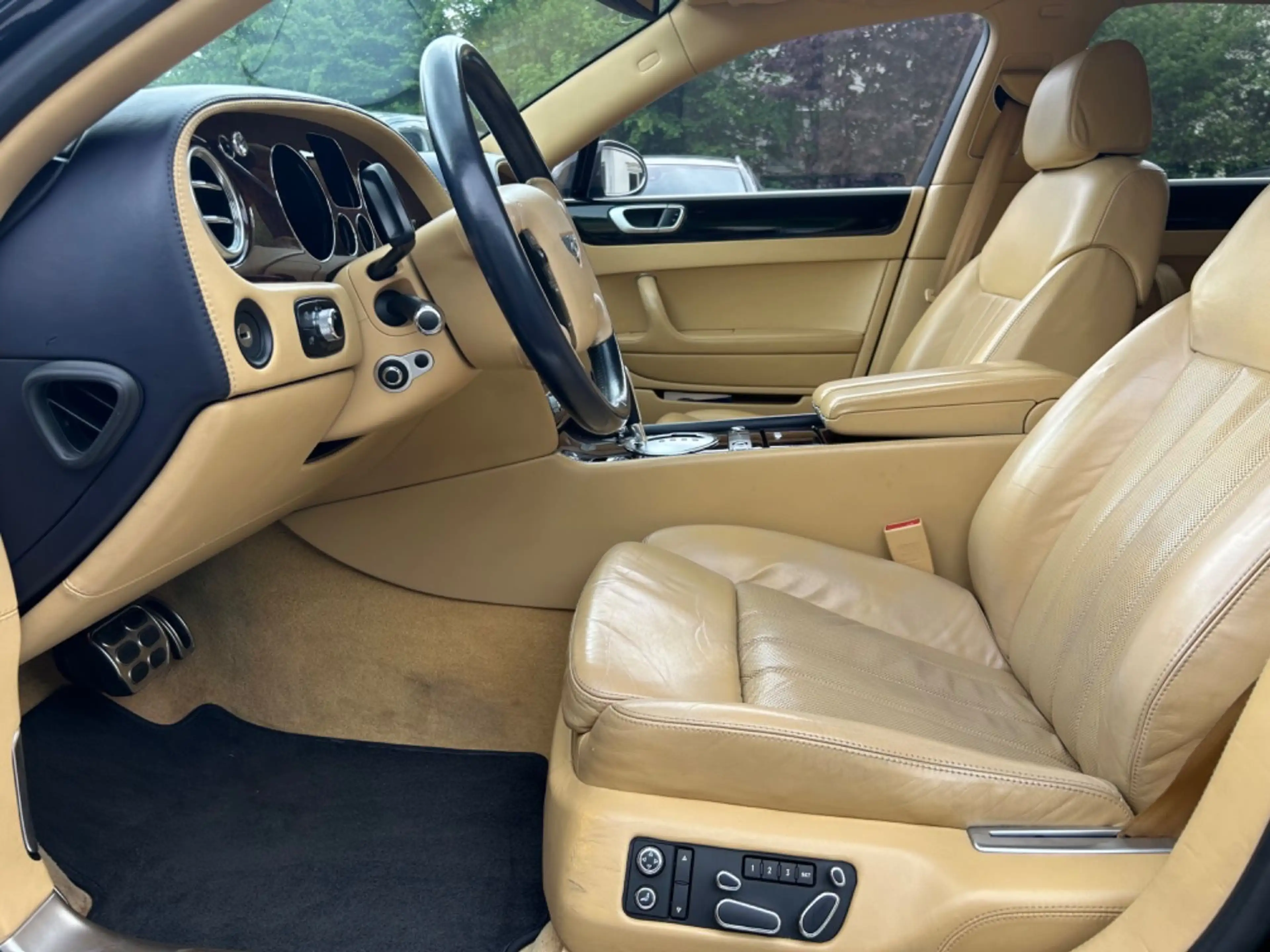 Bentley Flying Spur W12 *Keyless*GSD*HU Neu* — photo 9
