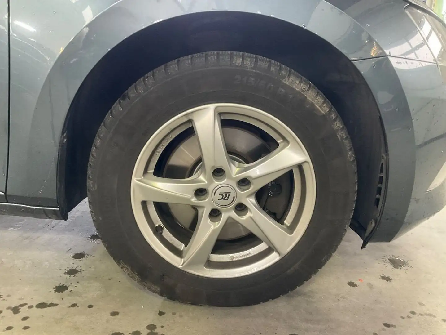 Skoda Superb Superb Kombi 2,0 TDI Style DSGStyle Grau - 2
