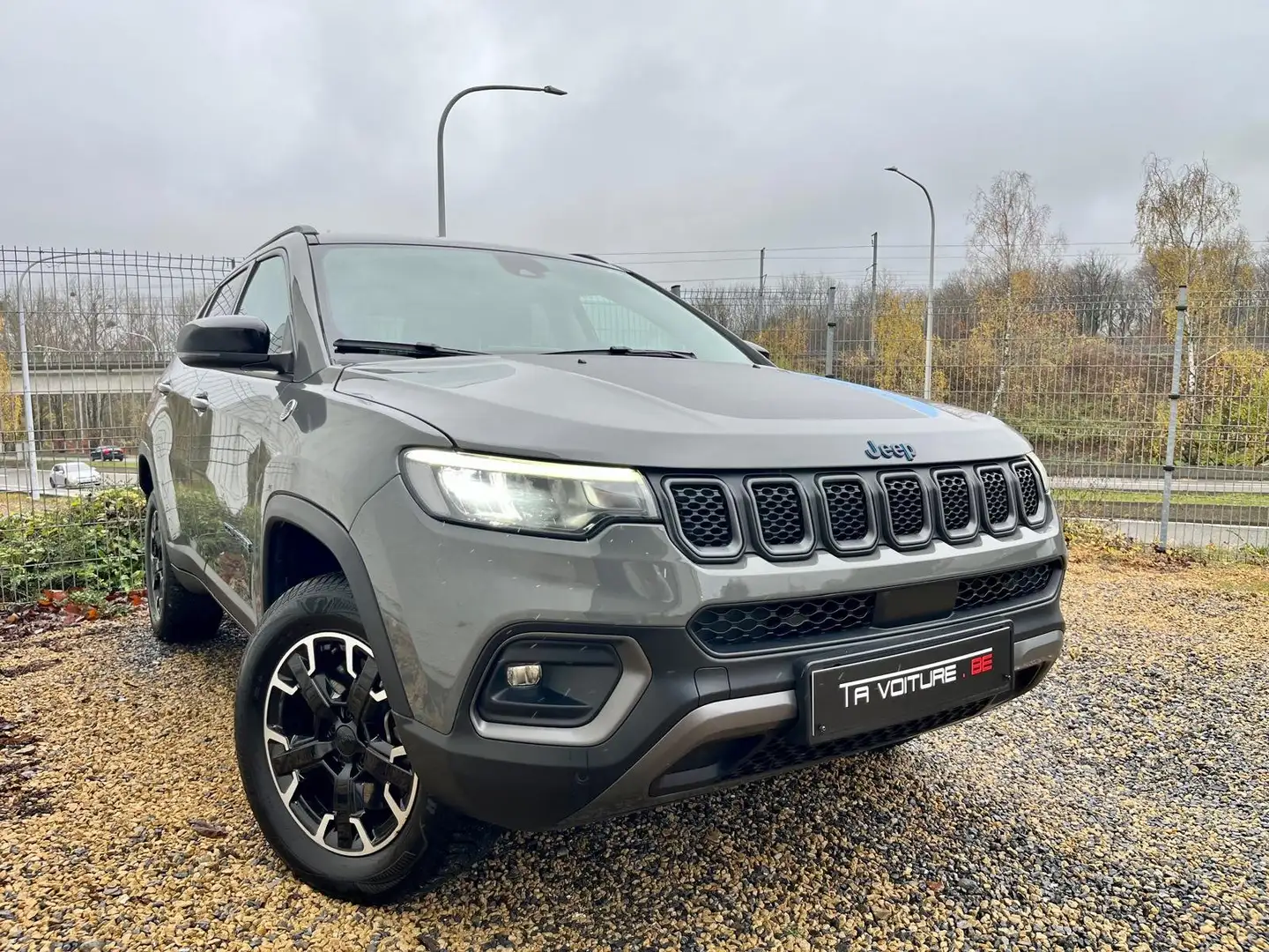 Jeep Compass PHEV 1.3 Turbo 4Xe 240PK Trailhawk LED/CARPLAY/ACC Gris - 1