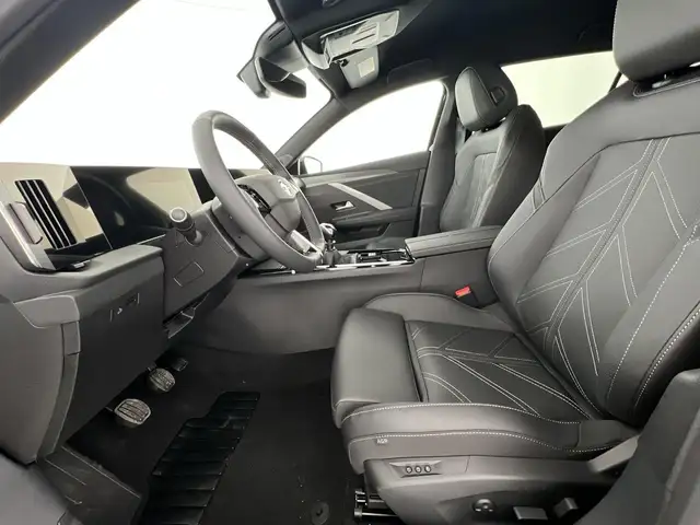 Opel Astra view 7