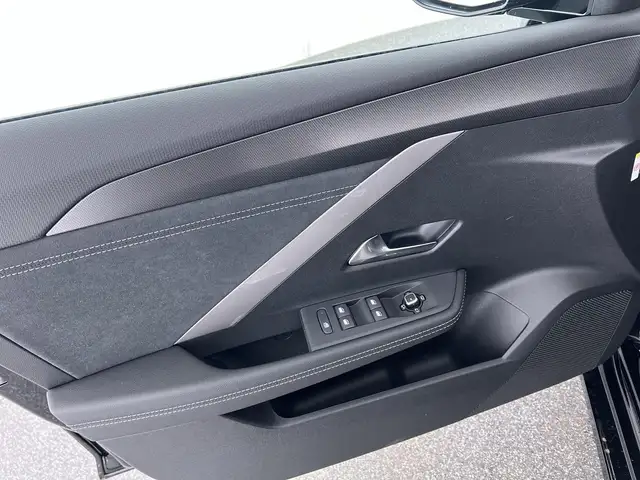 Opel Astra view 11