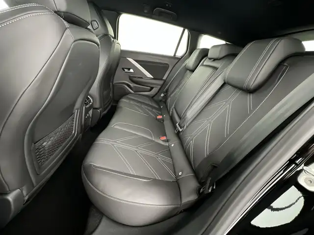 Opel Astra view 8