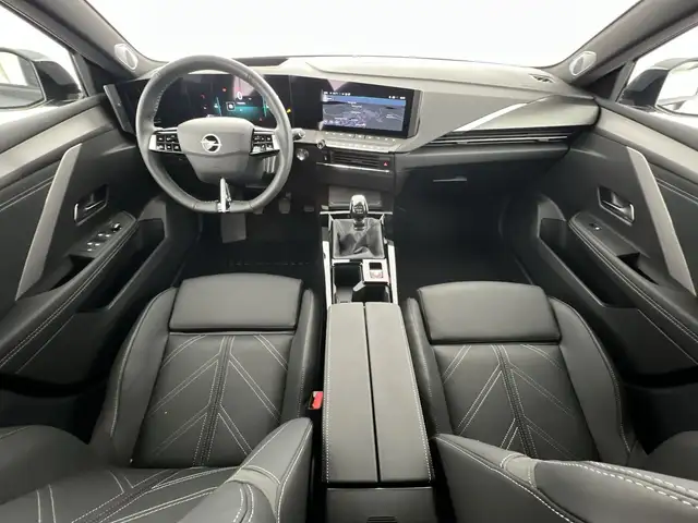 Opel Astra view 6