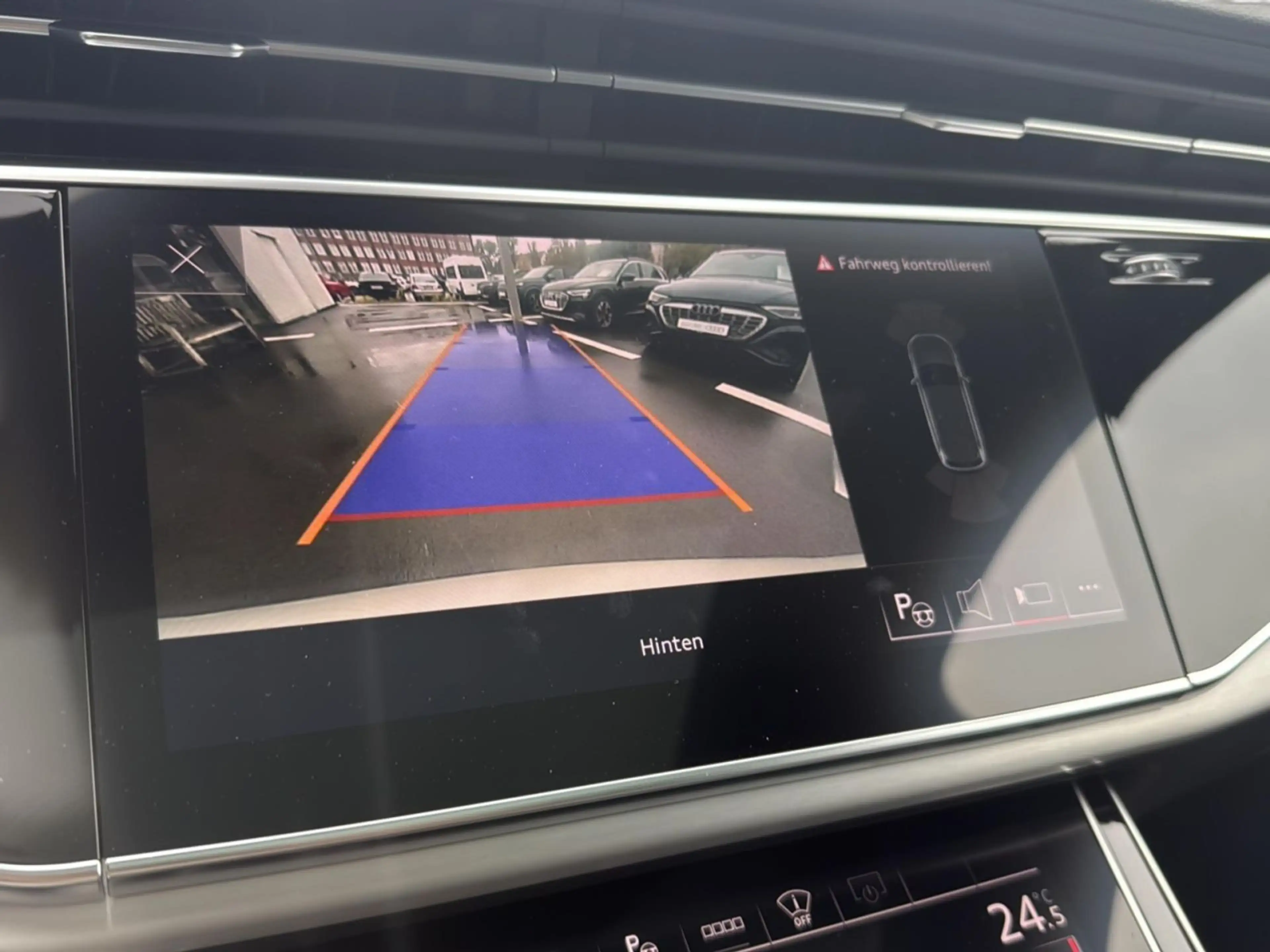 Audi Q7 55 TFSI quattro tiptronic S-Line Matrix Stand — photo 15