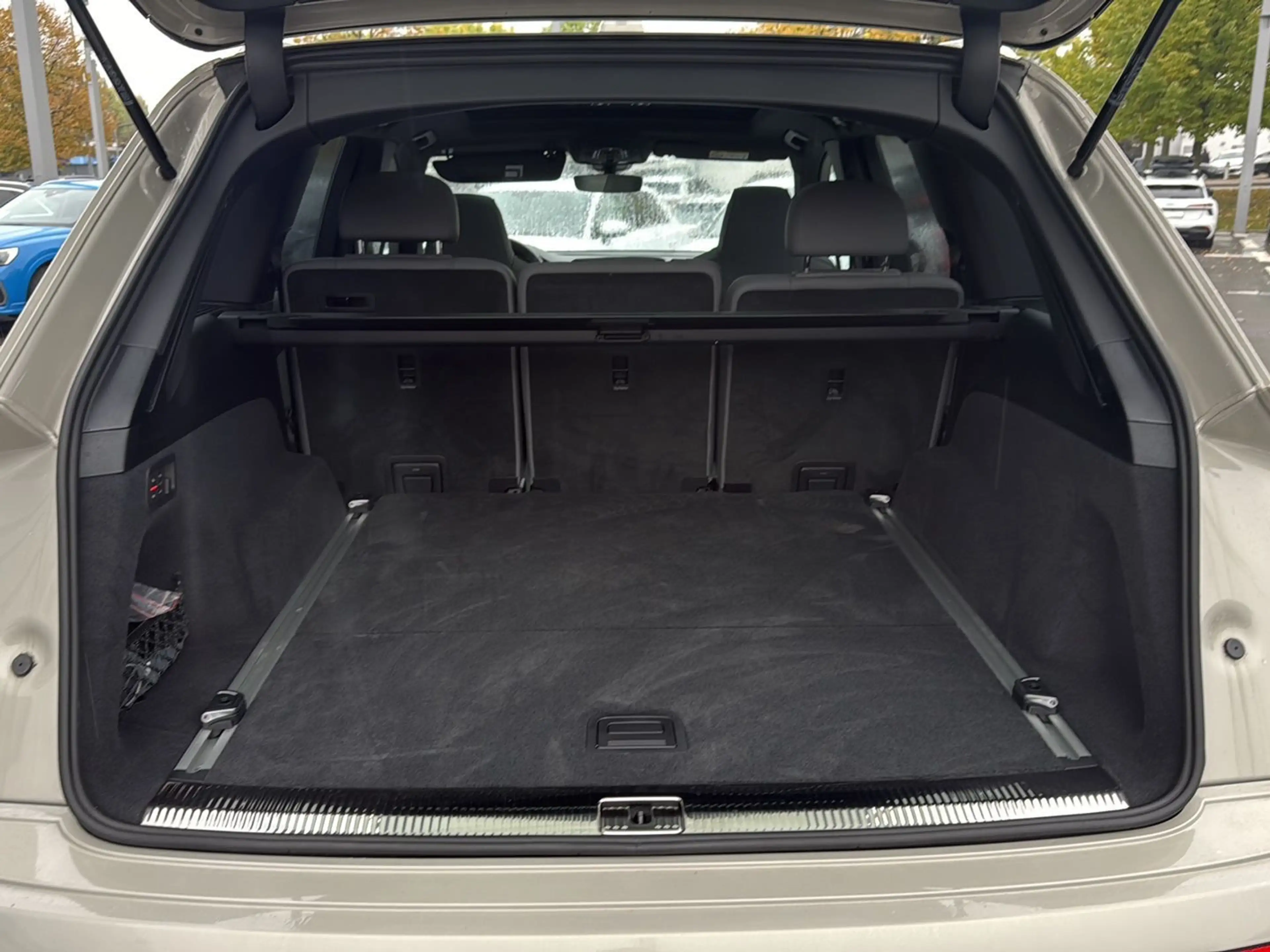 Audi Q7 55 TFSI quattro tiptronic S-Line Matrix Stand — photo 17