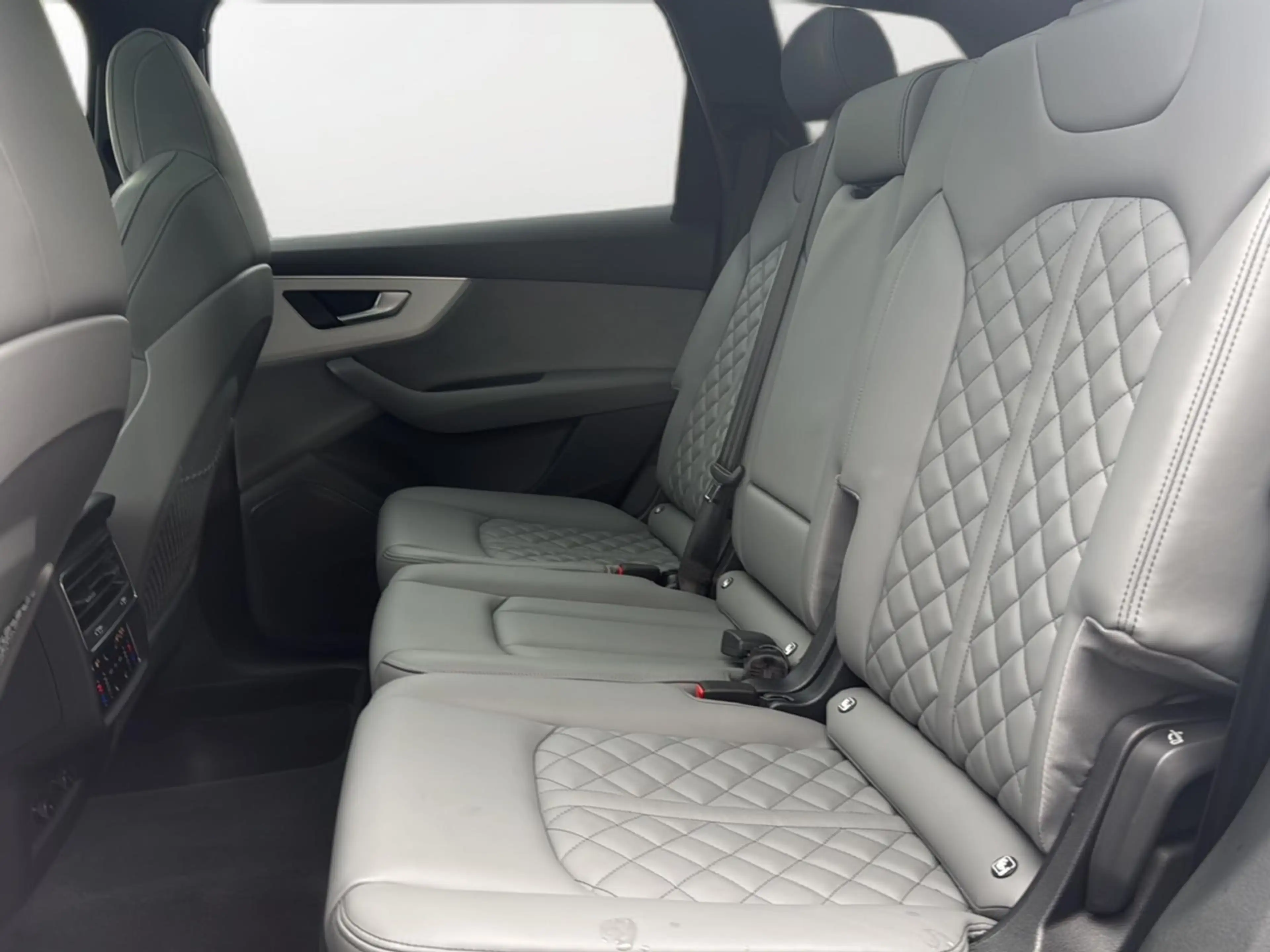 Audi Q7 55 TFSI quattro tiptronic S-Line Matrix Stand — photo 12