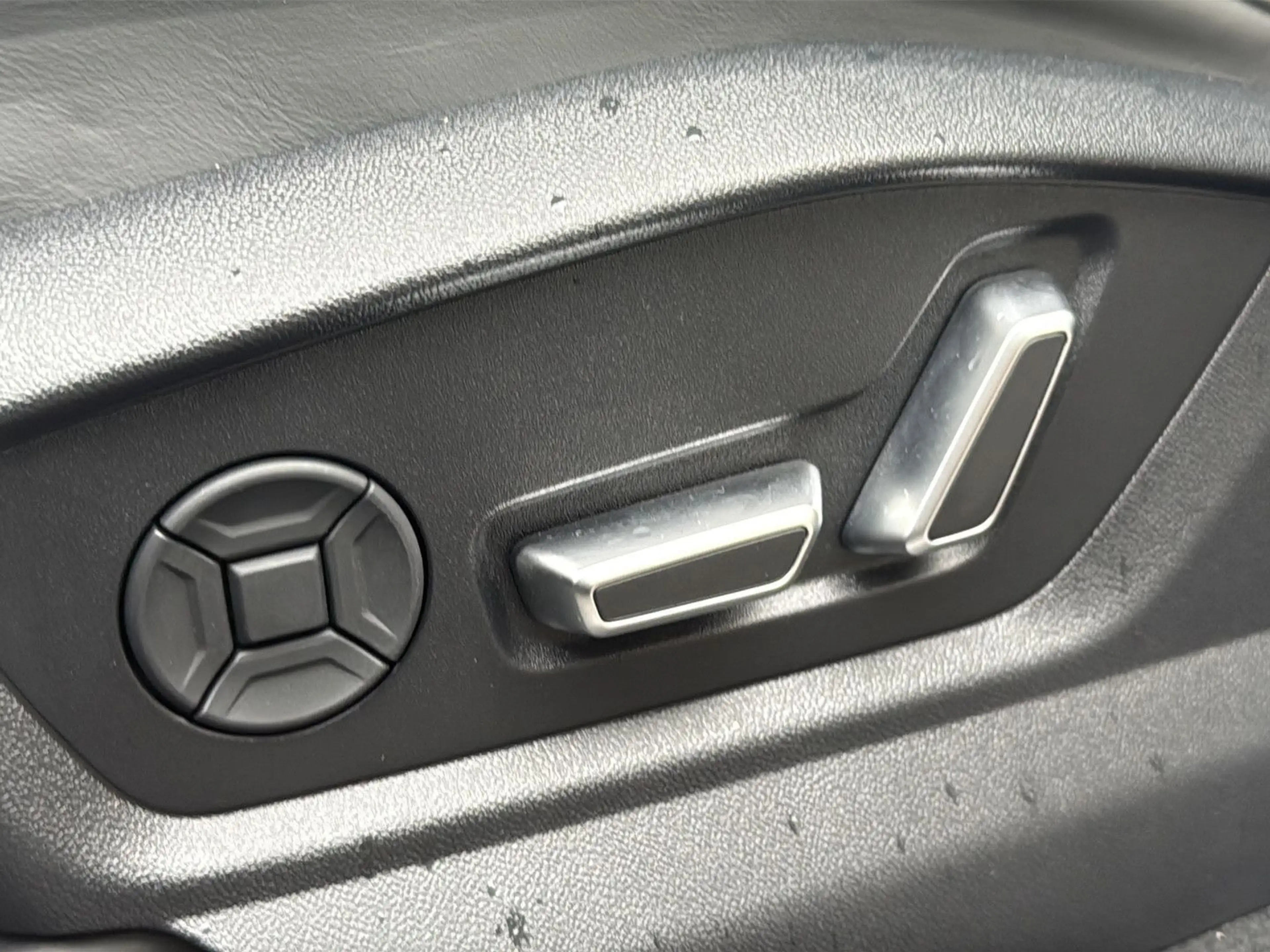 Audi Q7 55 TFSI quattro tiptronic S-Line Matrix Stand — photo 20