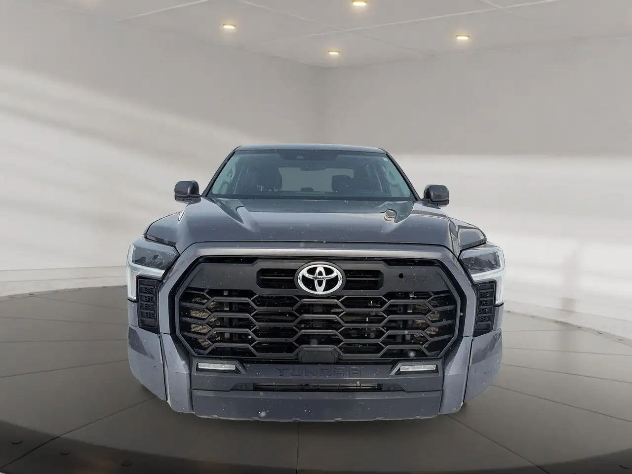 Toyota Tundra снимка Toyota Tundra