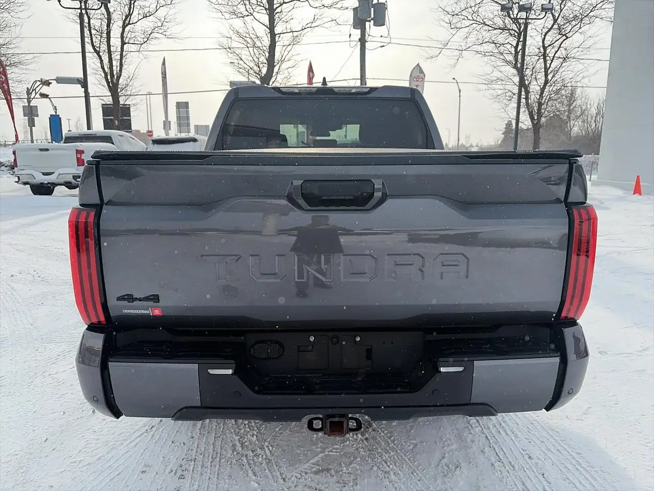 Toyota Tundra снимка Toyota Tundra