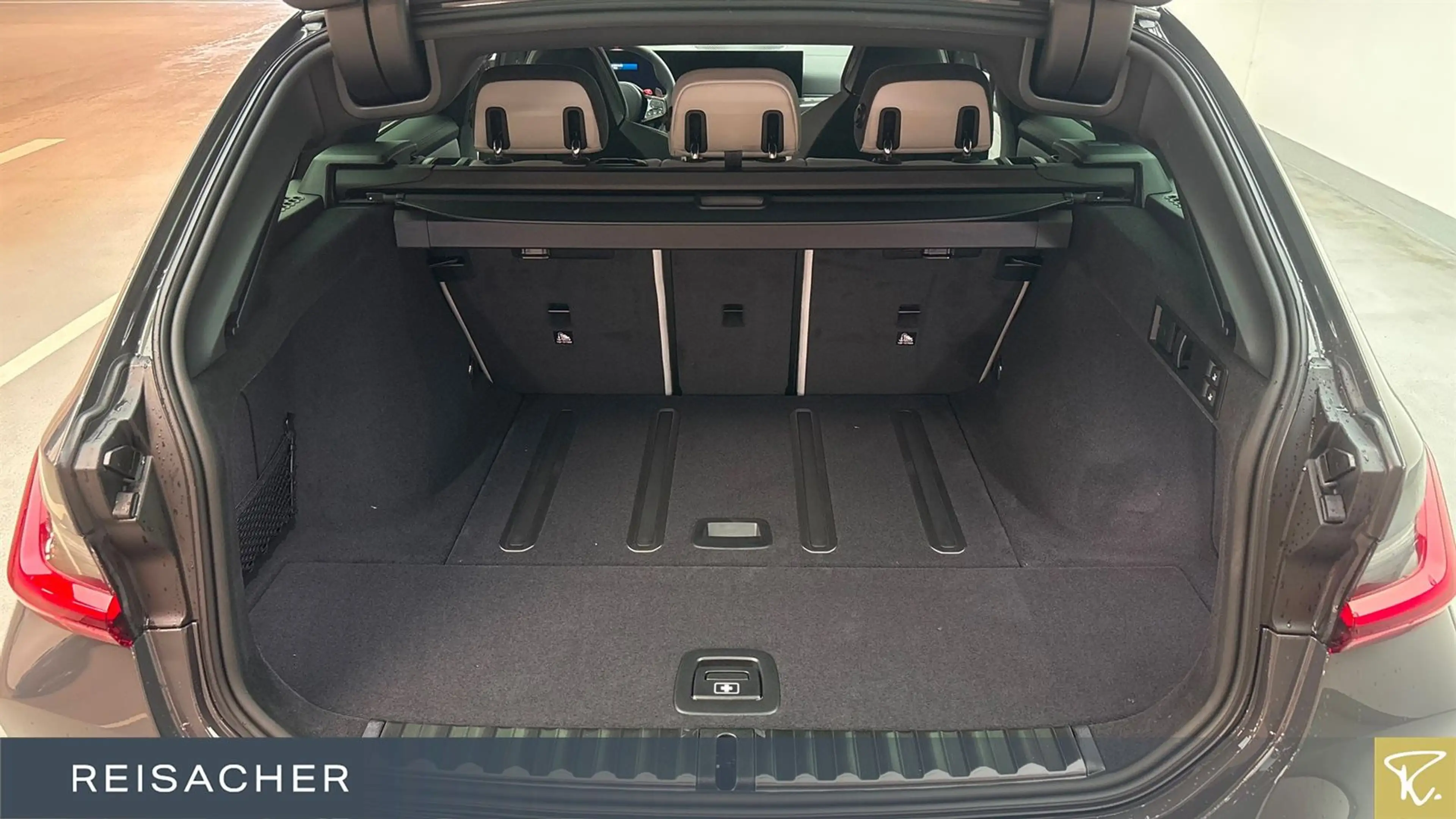 BMW M3 Competition mit M xDrive Touring DAB Radio — photo 10