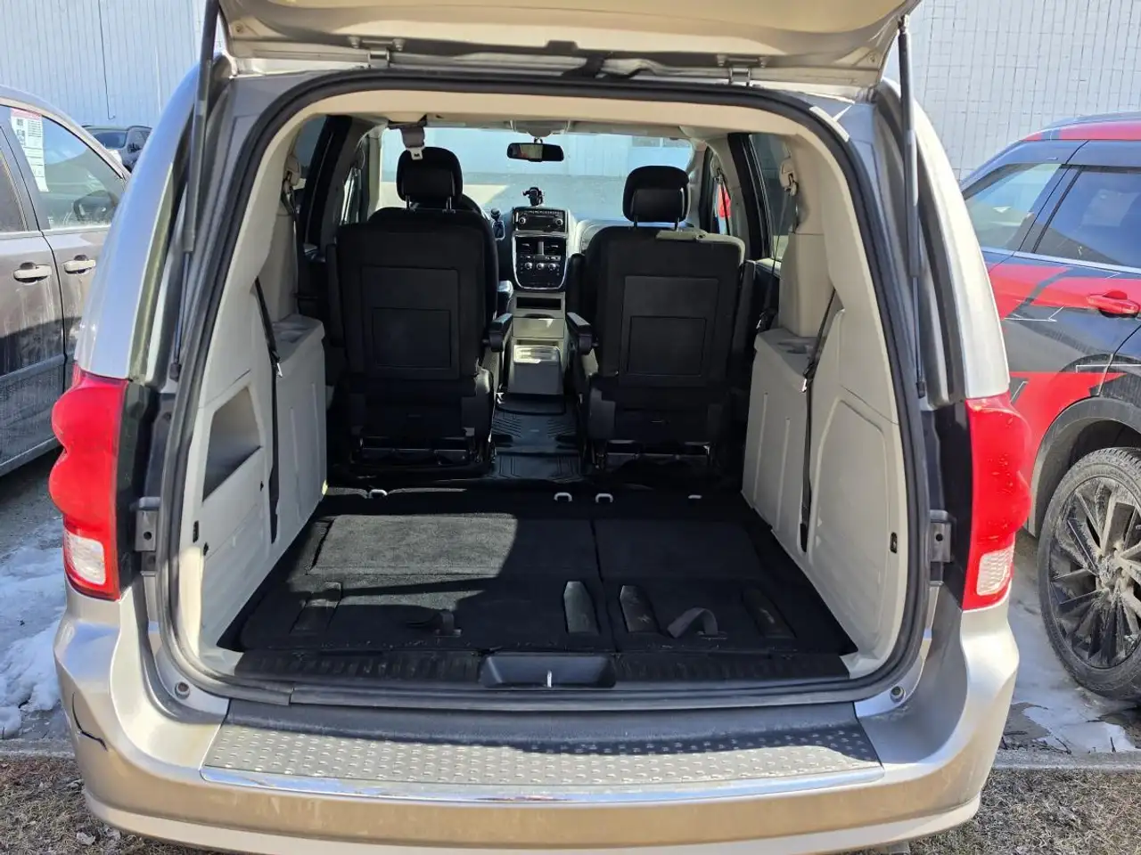 Dodge Grand Caravan снимка Dodge Grand Caravan