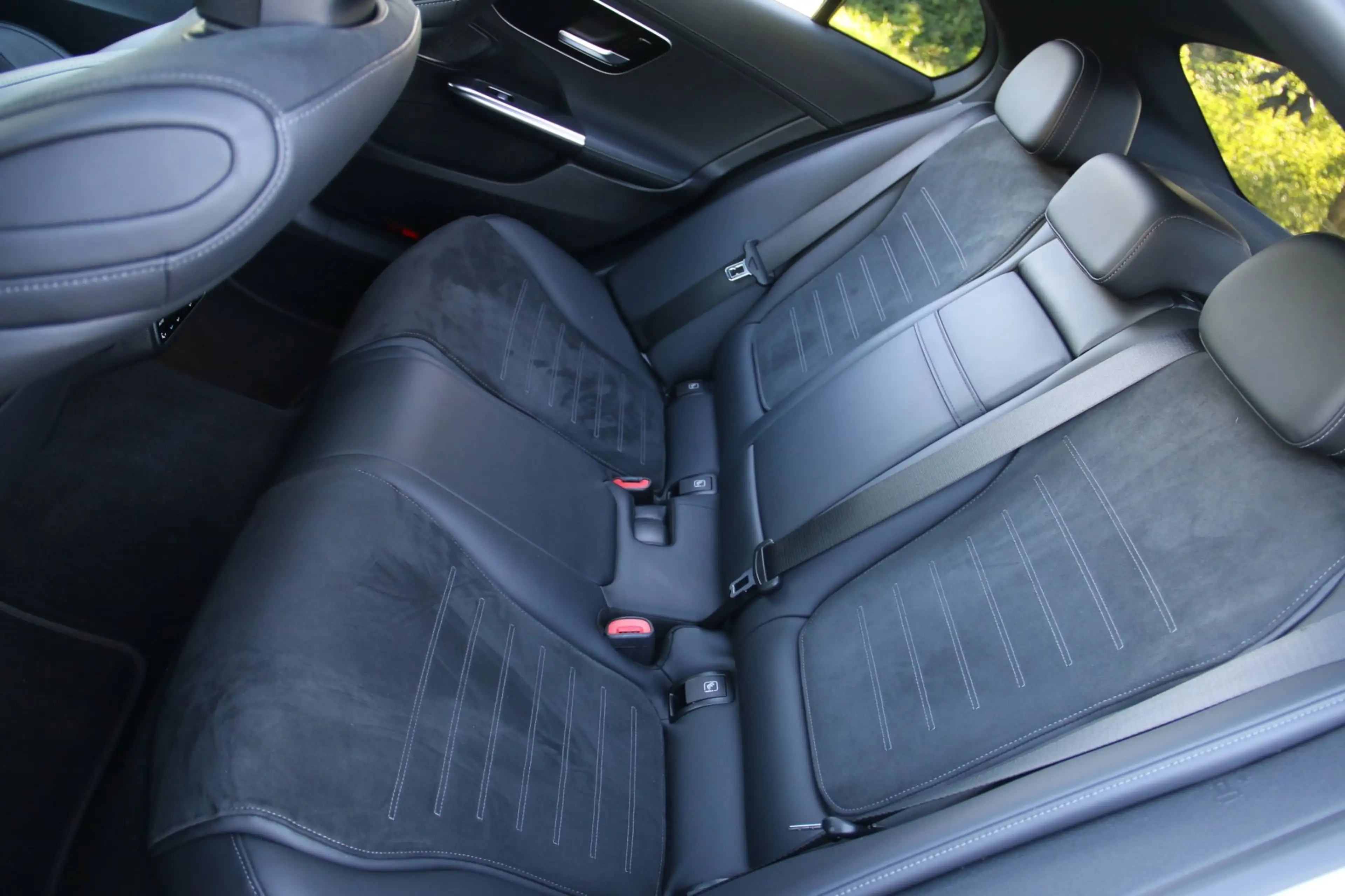 Mercedes-Benz C 200 Launch Edition AMG Line PANO-DAK! — photo 24