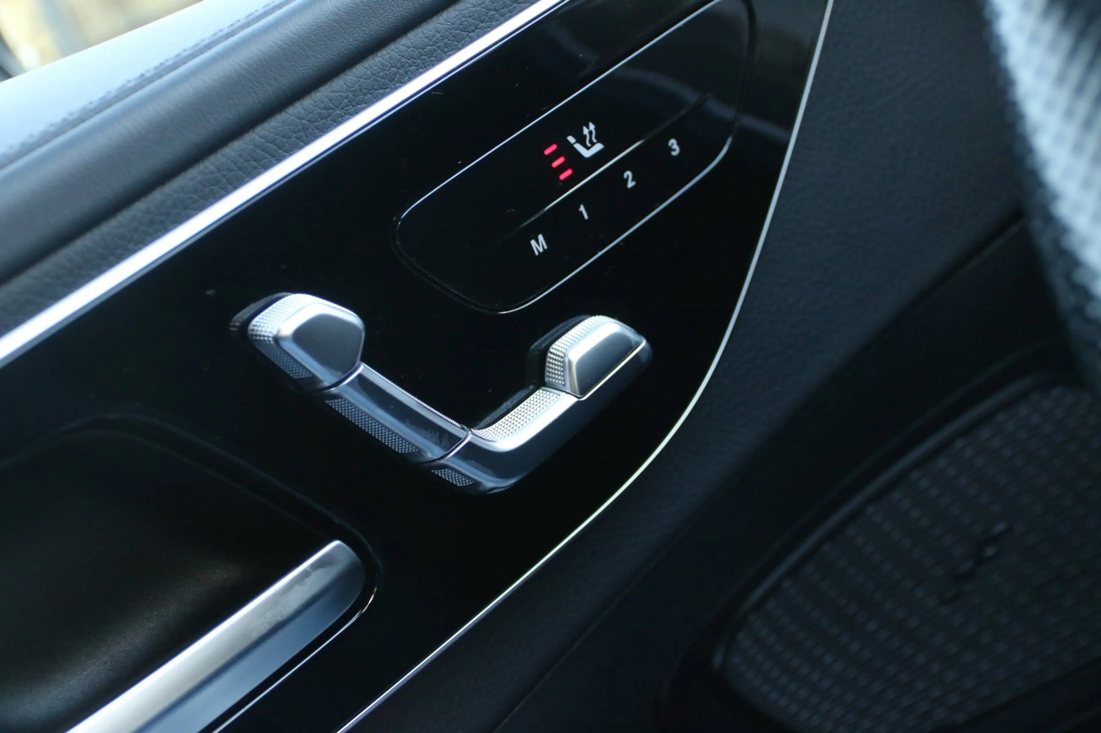 Mercedes-Benz C 200 Launch Edition AMG Line PANO-DAK! — photo 17