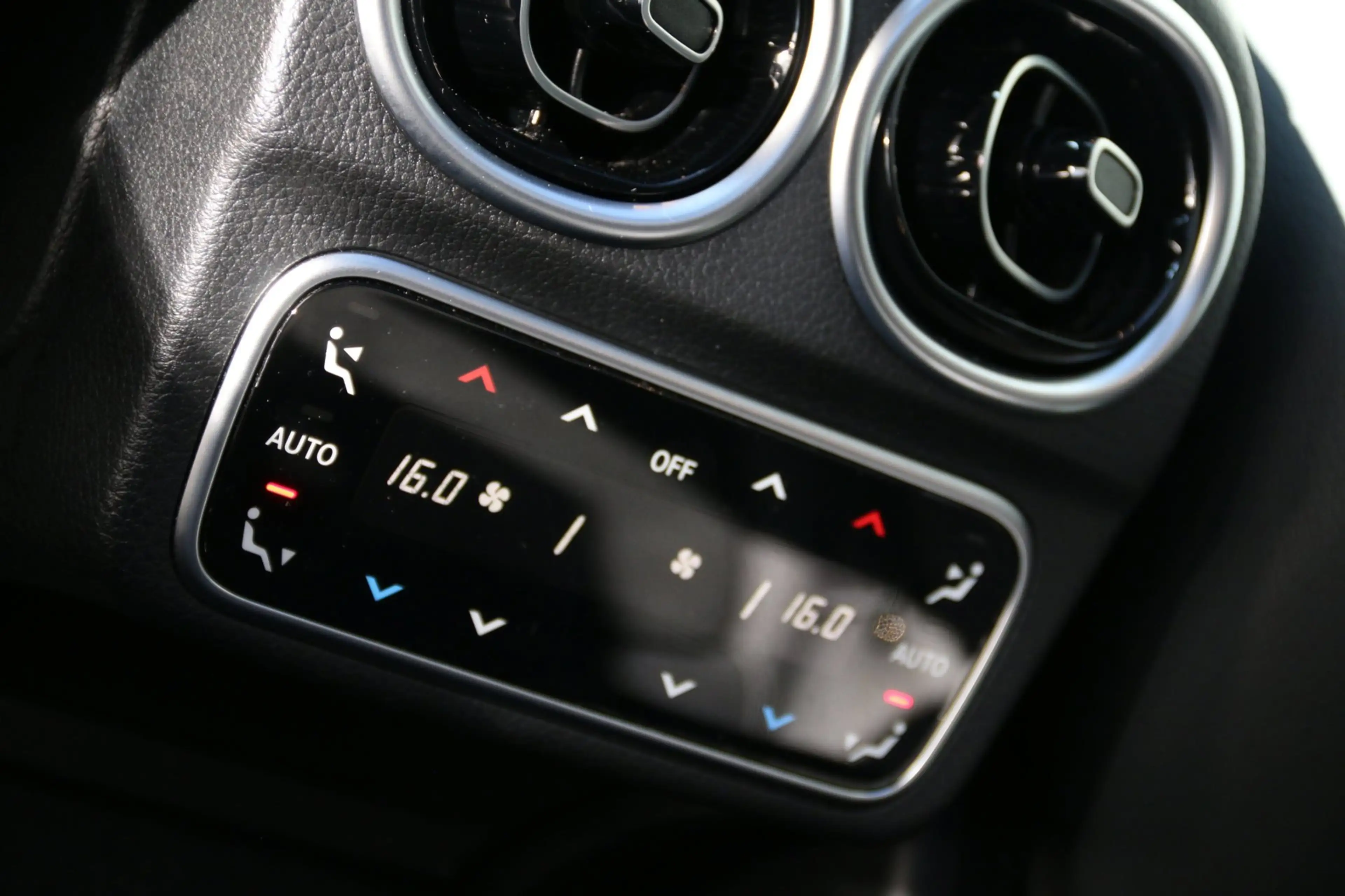 Mercedes-Benz C 200 Launch Edition AMG Line PANO-DAK! — photo 22