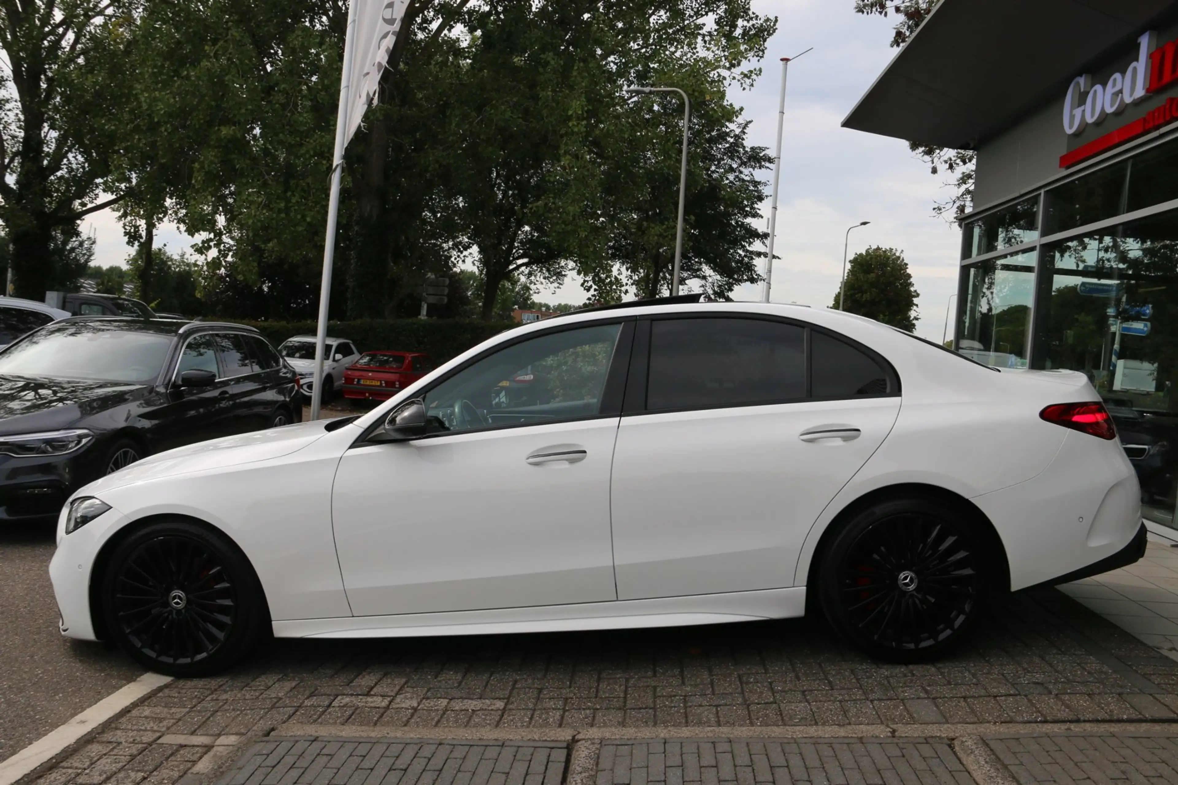 Mercedes-Benz C 200 Launch Edition AMG Line PANO-DAK! — photo 6