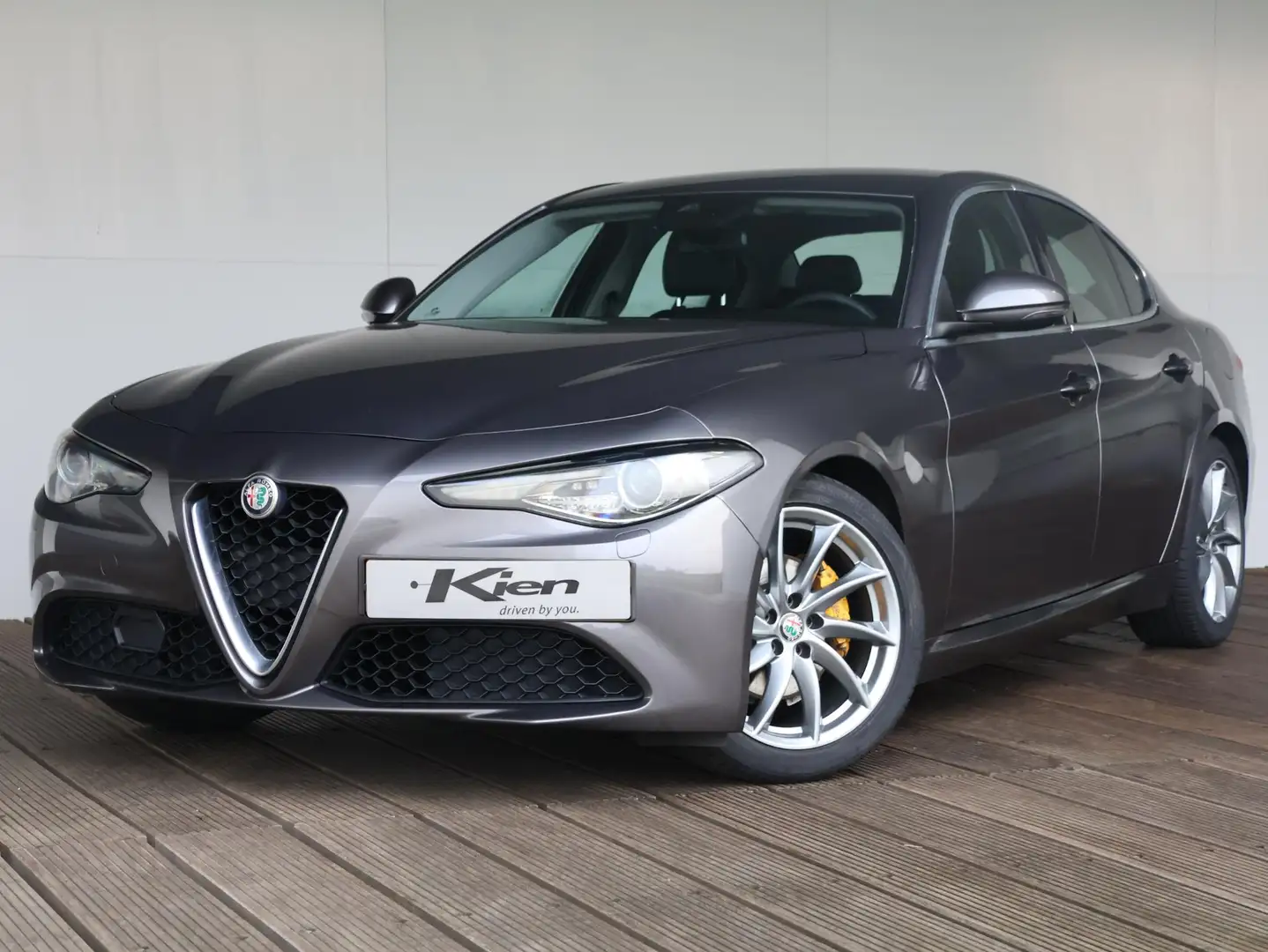 Alfa Romeo Giulia 2.0T Super | Xenon | Navi | Clima | BTW | Gris - 2
