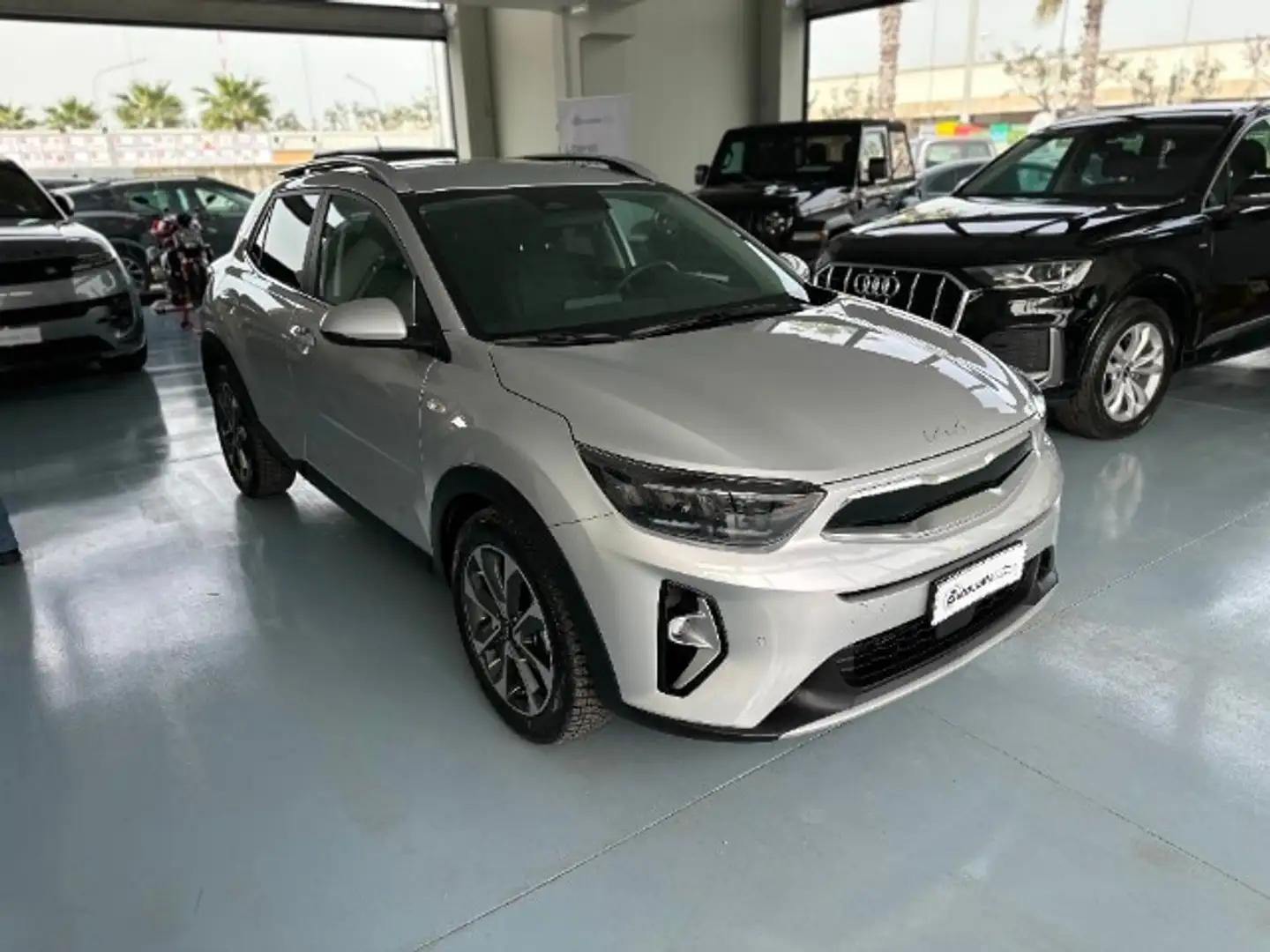 Kia Stonic 1.0 T-GDi 100 CV MHEV iMT Style Silber - 2