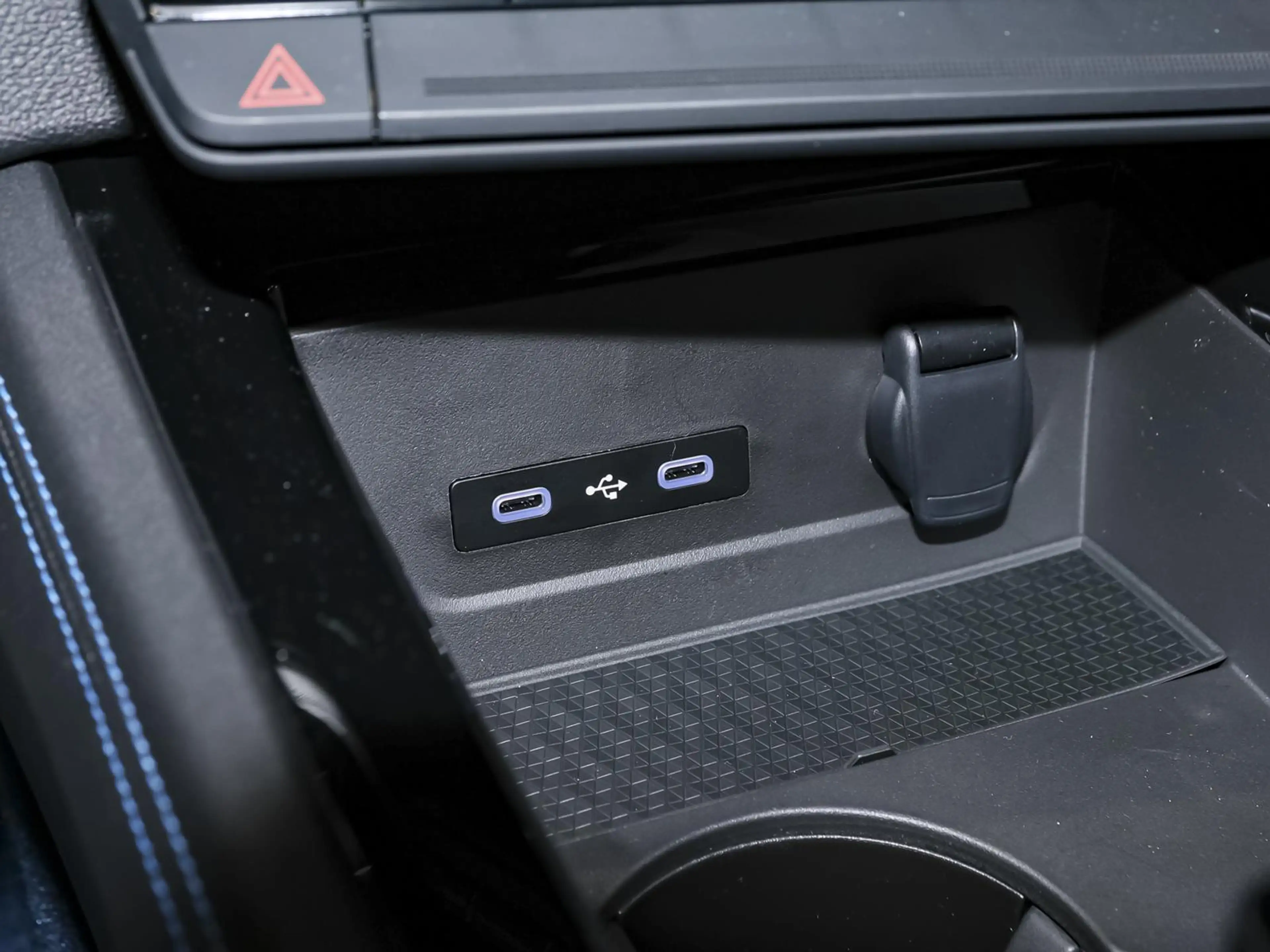 Renault Rafale Esprit Alpine E-Tech Plug-in Hybrid 300 4x4 — photo 10