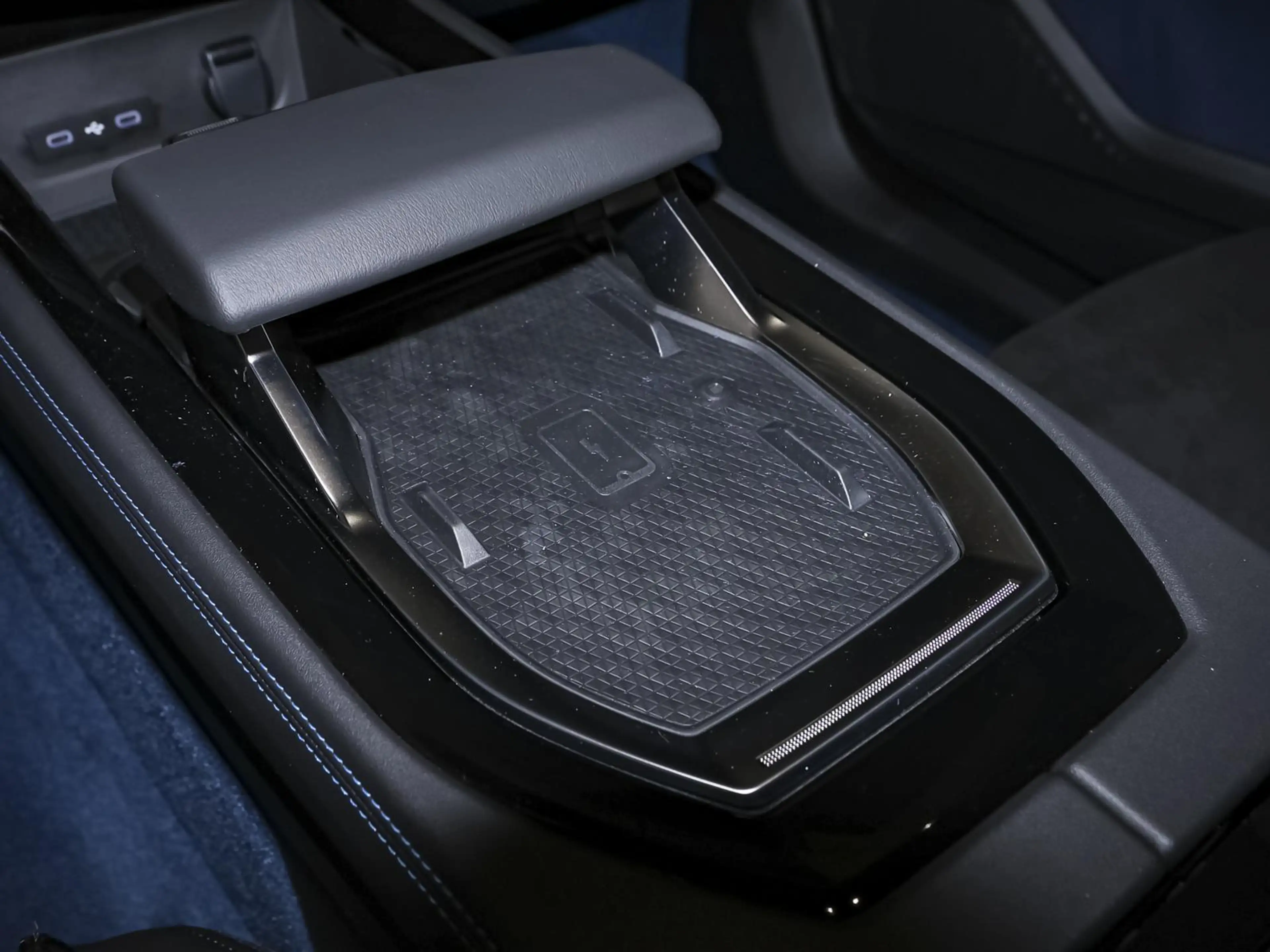 Renault Rafale Esprit Alpine E-Tech Plug-in Hybrid 300 4x4 — photo 9