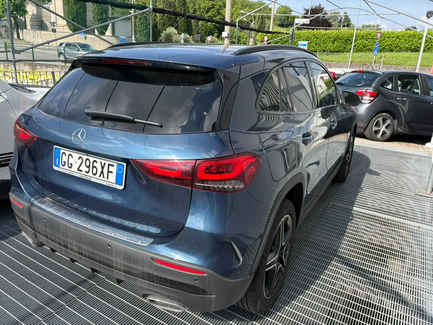 Mercedes-Benz GLA 250 e hybrid EQ AMG Blau - 2