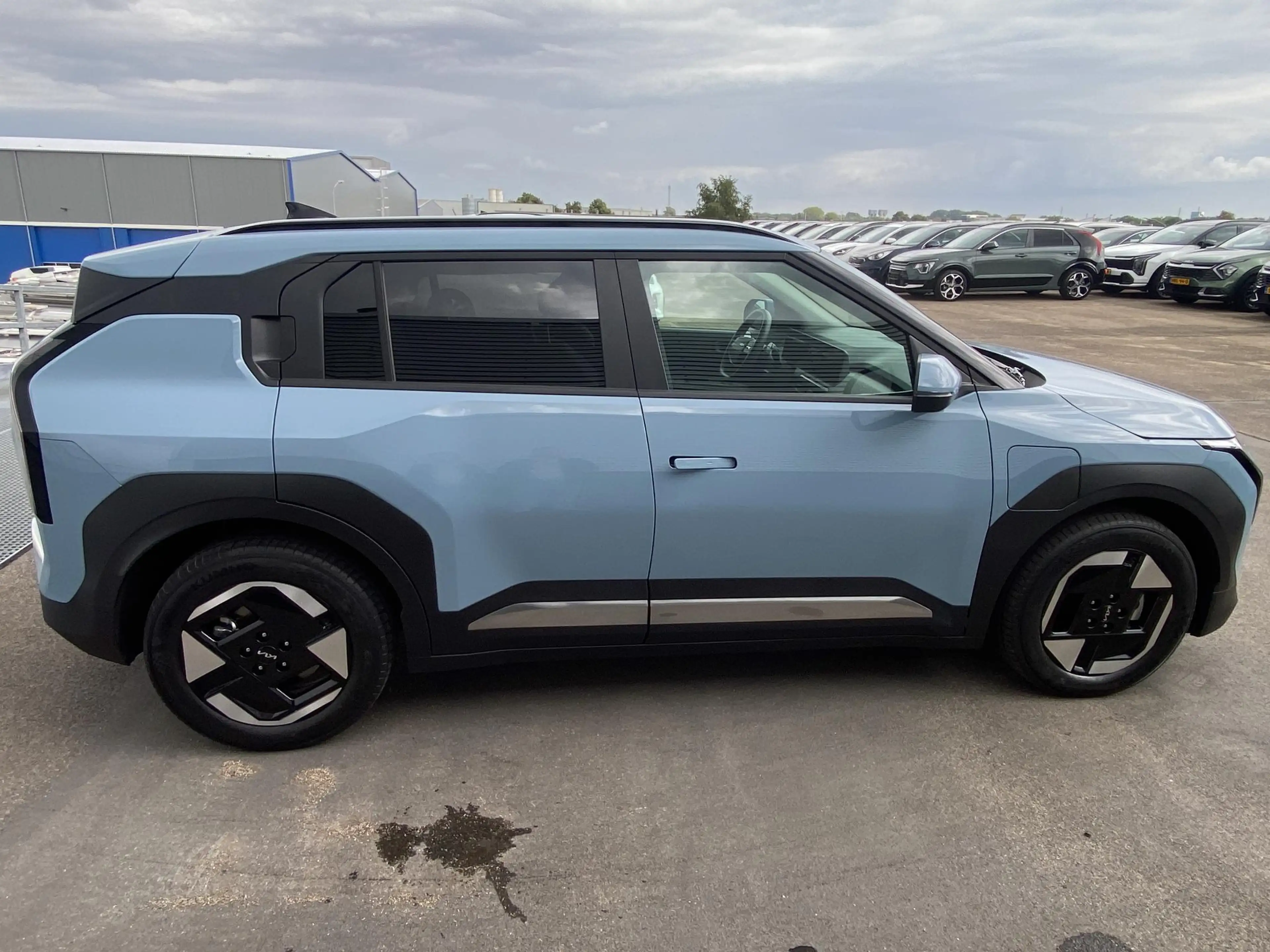 Kia EV3 Plus 81.4 kWh Nette auto, lage KM stand, dodehoekd — photo 13