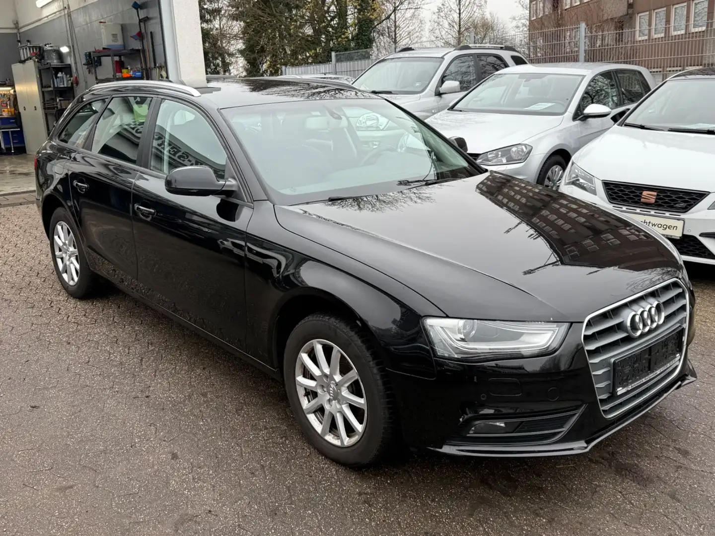 Audi A4 Avant Attraction*Ahk*Navi*Xenon Schwarz - 2